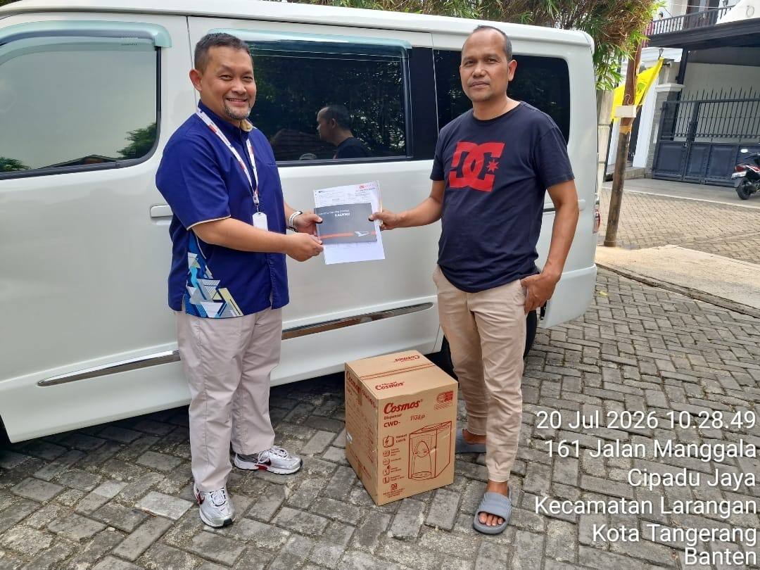 Serah terima unit Daihatsu — pelanggan Promo Astra Daihatsu