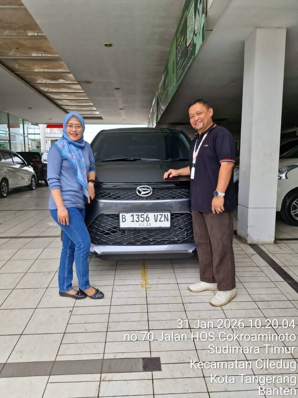 Serah terima unit Daihatsu — pelanggan Promo Astra Daihatsu