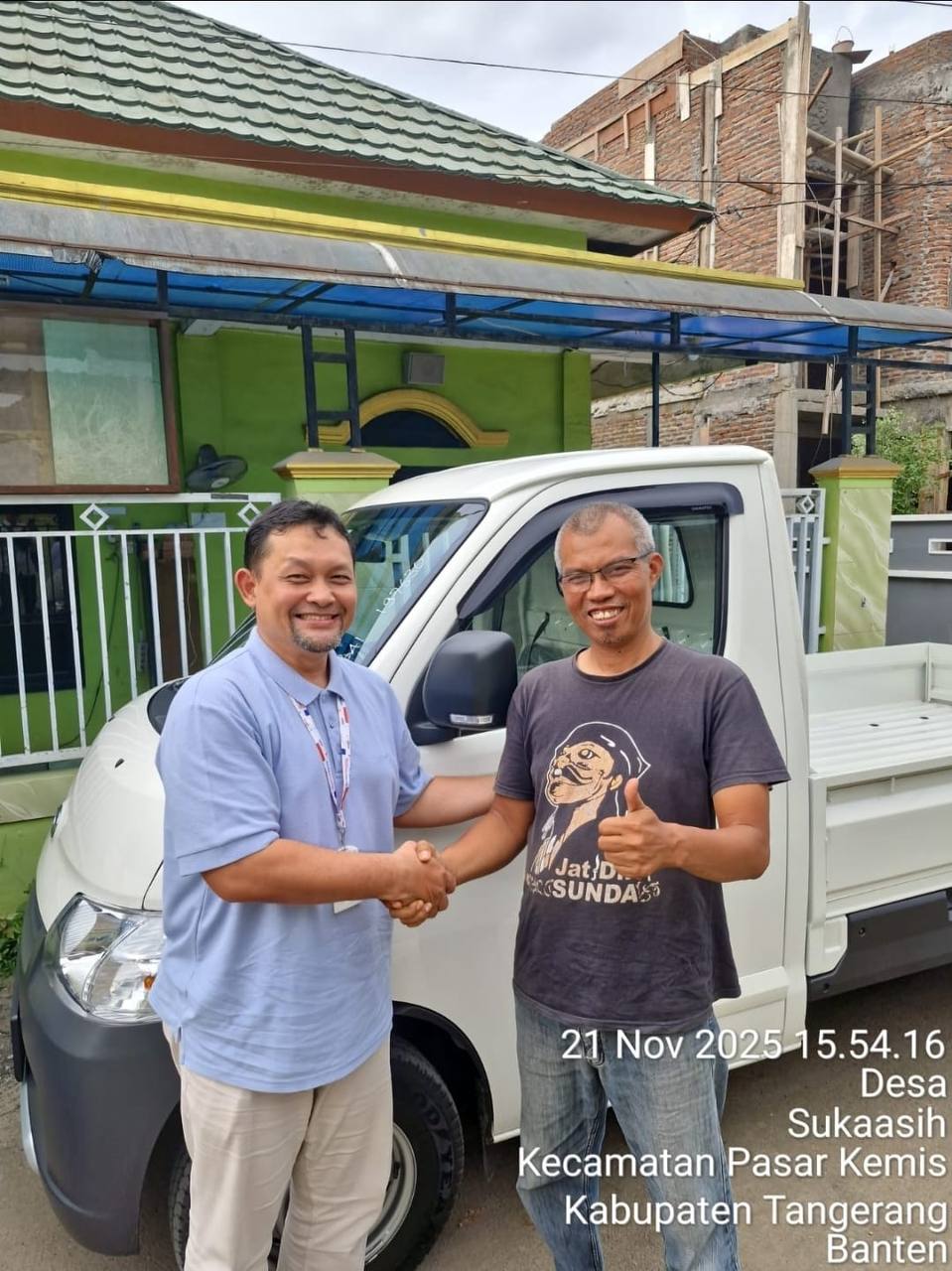 Serah terima unit Daihatsu — pelanggan Promo Astra Daihatsu