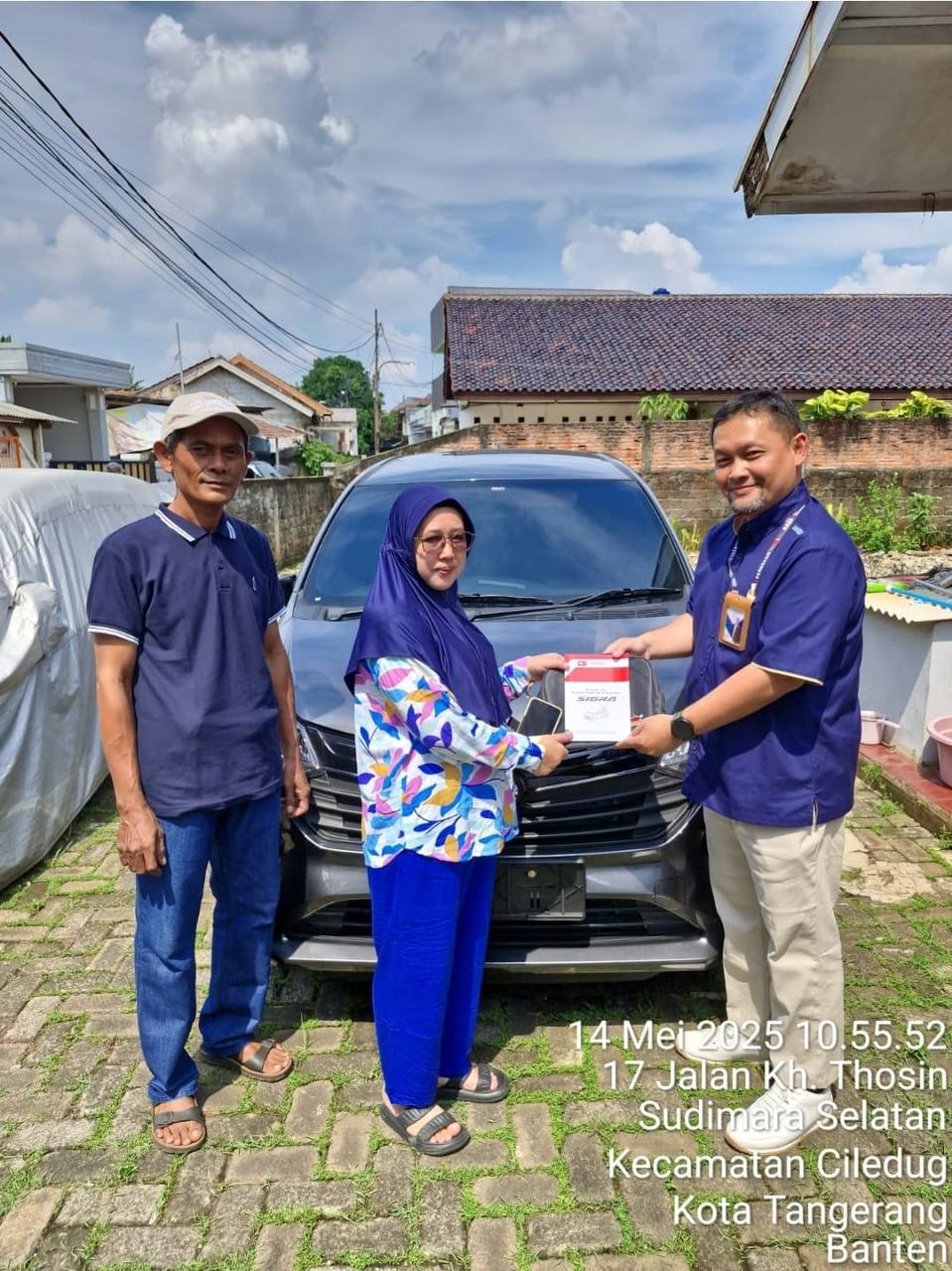 Serah terima unit Daihatsu — pelanggan Promo Astra Daihatsu