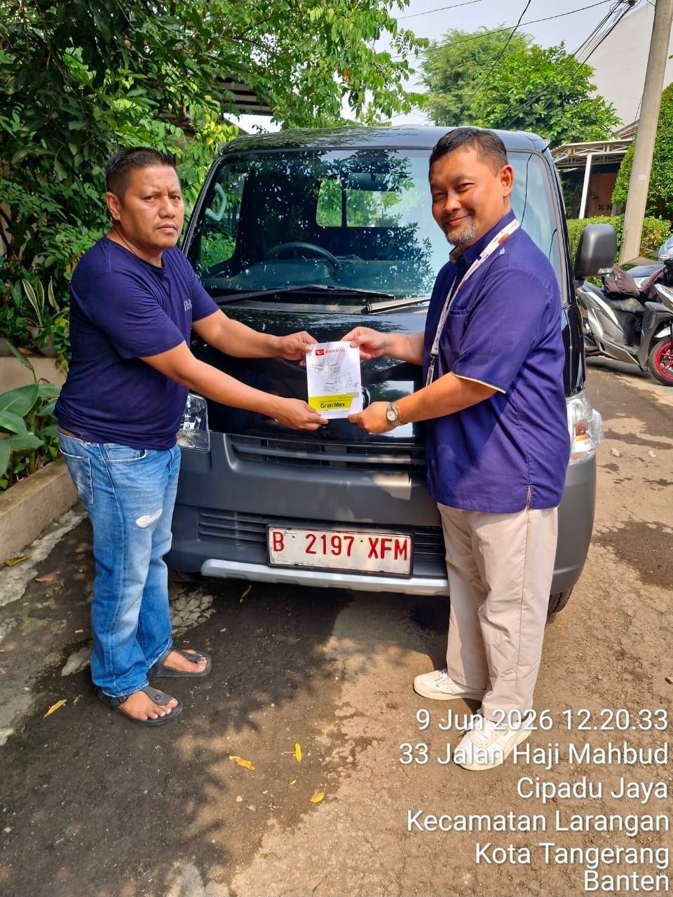 Serah terima unit Daihatsu — pelanggan Promo Astra Daihatsu