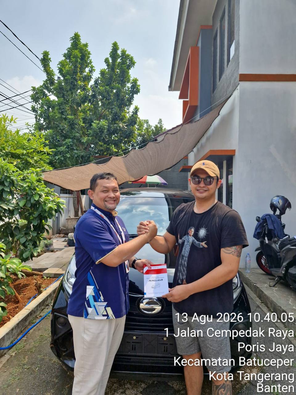 Serah terima unit Daihatsu — pelanggan Promo Astra Daihatsu