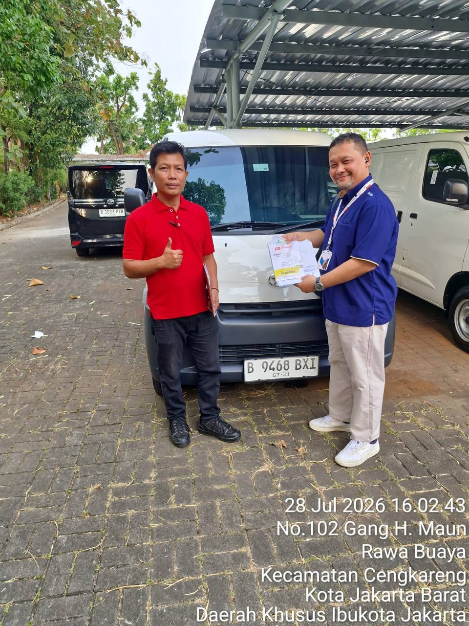 Serah terima unit Daihatsu — pelanggan Promo Astra Daihatsu