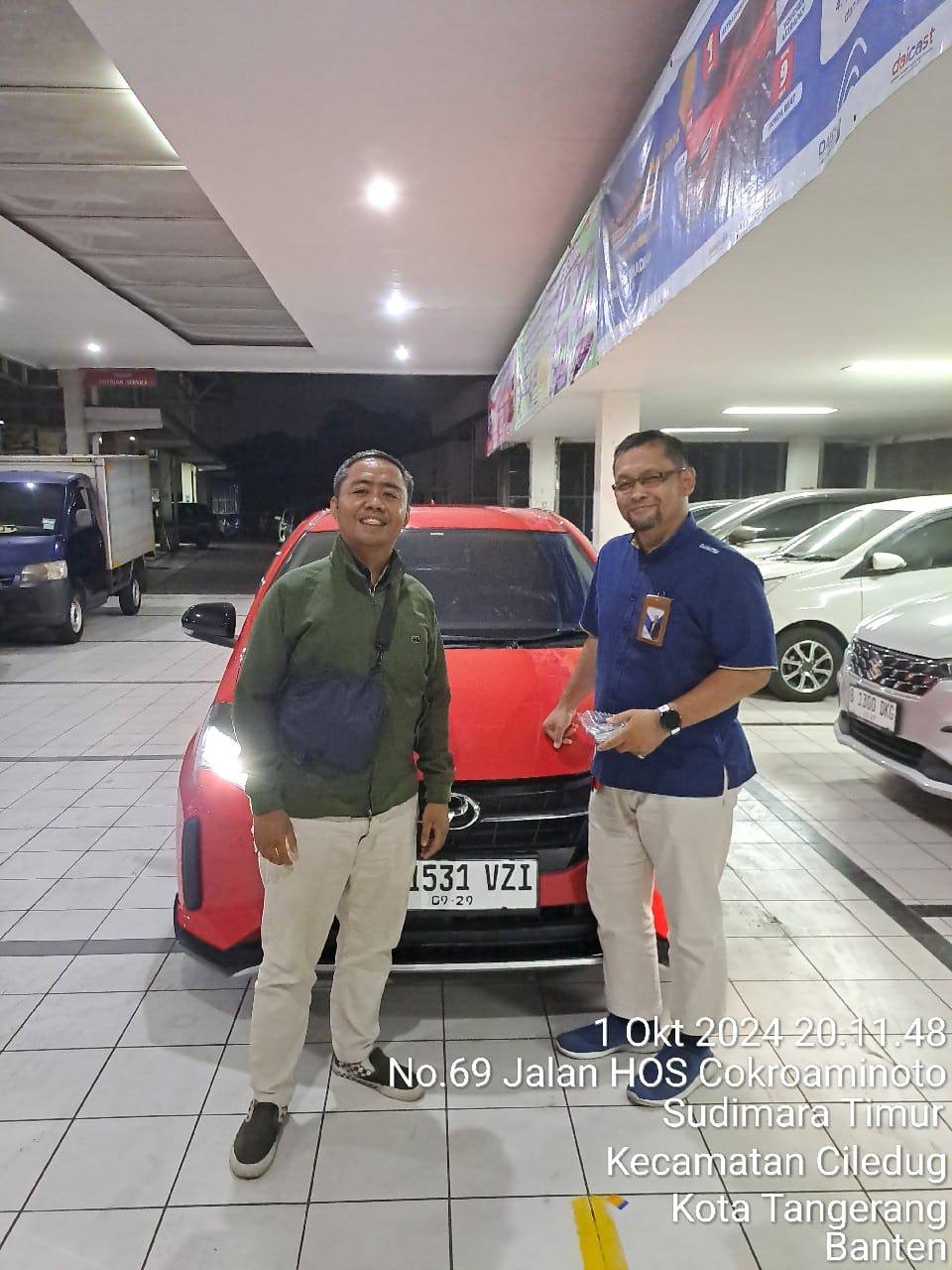 Serah terima unit Daihatsu — pelanggan Promo Astra Daihatsu